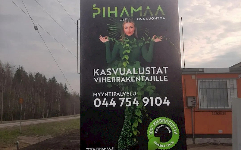 Kaunis kyltti Pihamaalle.