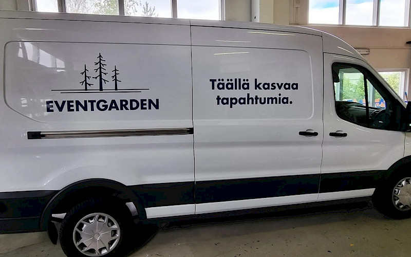 Teippasimme Eventgardenille pakettiauton.